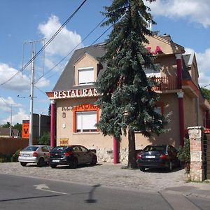 Attila hotel y restaurante